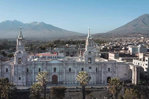  Arequipa Downtown show the cathedral, a place to do city tour 