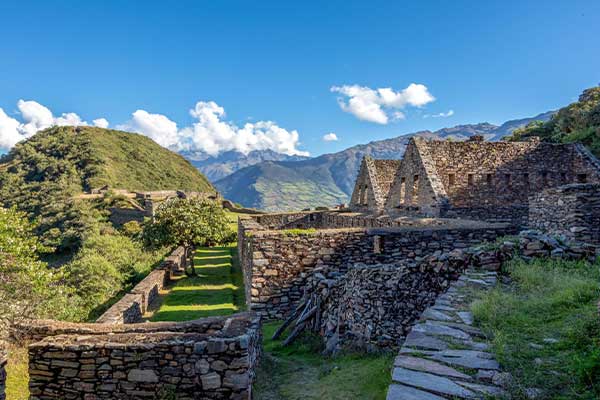  Cachora Archaeological site in the route to Choquequirao 